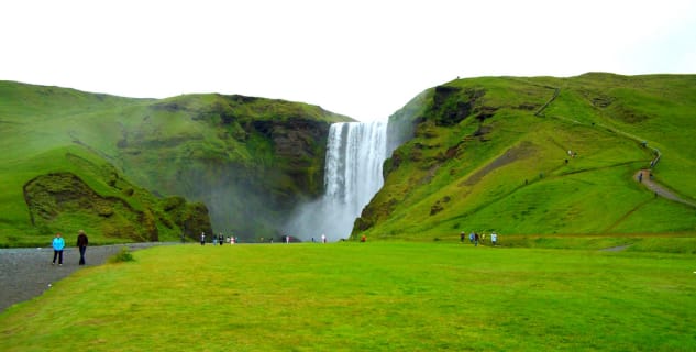 Skógafoss - https://www.flickr.com/photos/pmggfcp/4229699345/in/photolist-Kvd5a-8CB3YD-7jLayT-4PfMc7-4PbveX-pcKCD-6LeWvK-7jL94v-cvuLy1-4PfLy5-jGBfoP-7jL9NH-4PfNTJ-6wTUDV-7rLjfM-pcKnQ-bwr2kU-HB24a3-JBLSh-v3EMKi-oL8yMa-ajsbFT-dNaSPv-dUvnCo-9qUQtS-LyKYn1-omvbpj-ygqgBh-xB1QVS-oLpjUn-aHBcwP-6QoosT-6QstC3-aYWYw8-JoAcu-pcKD2-2fVJYd-eFj89A-cPVUQA-zfRBH-iKqhNn-tGBSxU-fJEqke-fJECZP-2PBatM-zCncDq-yHDanW-zCnbQ1-zoapRT-zoaq5P