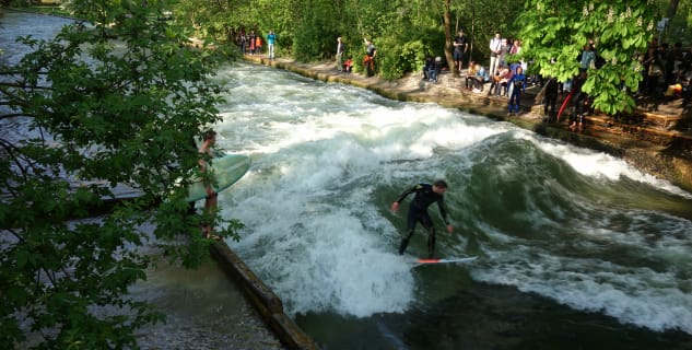 Surfování na řece Eisbach - 