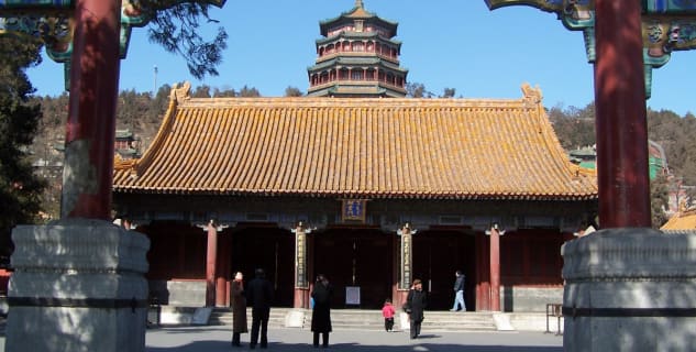 Letní palác - https://en.wikipedia.org/wiki/Summer_Palace#/media/File:Summer_Palace_at_Beijing_15.jpg