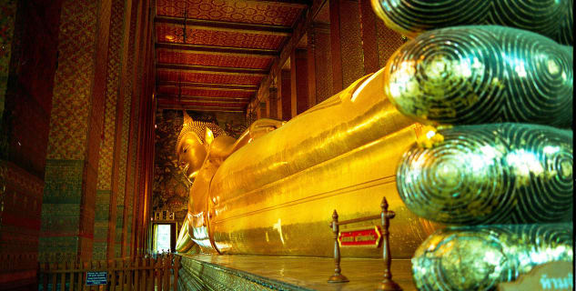 Ležící Buddha ve Wat Pho - https://zh.m.wikipedia.org/wiki/File:%E7%8E%89%E4%BD%9B%E5%AF%BA%E5%8D%A7%E4%BD%9B.JPG