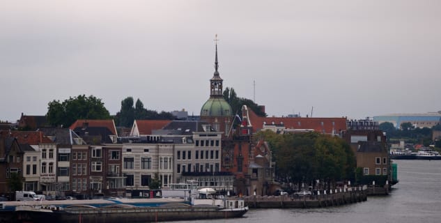 Groothoofdspoort - https://www.flickr.com/photos/dnet/6133190486/in/photolist-kH5dN3-akYdC9-p16cpx-kH5f2f-VtyfdS-mZEcKP-yZhJws-q7EyxM-edf5Lx-g8WkNw-kH5eVo-onokDm-ok8BvK-dqpiH3-aaQyoj-p16cyk-iDuDoi-kH5eWq-iKvmo8-bXcLjj-DHxMuV-g5ENEu-oDjVSm-mYwDcK-mYwDZp-ohYg7Z-9TLyNj-aaQxt9-zp8SvN-edkY1J-aaMHBX-akYcRy-f2kuny-dqpcZ8-mAgT2Z-mAgopa-okfYQ5-dcABdt-aaQvC1-aaMG16