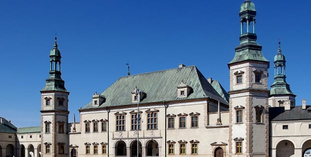 Palác krakovskýh biskupů, Kielce - https://commons.wikimedia.org/wiki/File:20130421_Kielce_Palac_Biskupow_Krakowskich_3127.jpg