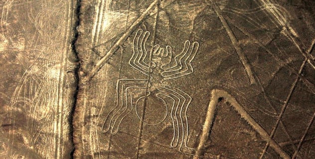 Obrazec pavouka na náhorní plošině Nazca - https://commons.wikimedia.org/wiki/File:Linhas_de_Nazca.jpg