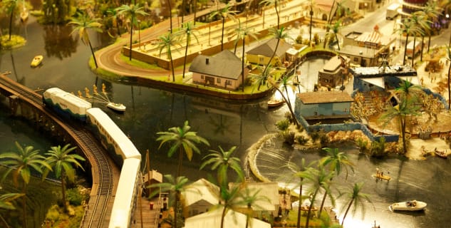 Miniatur Wunderland - https://www.flickr.com/photos/chrisstangier/8316099448/