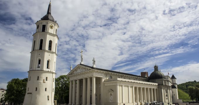 Katedrála Vilnius - https://www.flickr.com/photos/viviendoenlaerapop/19083620966/