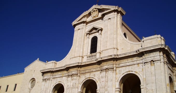 Santuario e Basilica di Bonaria - https://www.flickr.com/photos/cristianocani/2674644753/in/photolist-aEzxXf-55mfGH