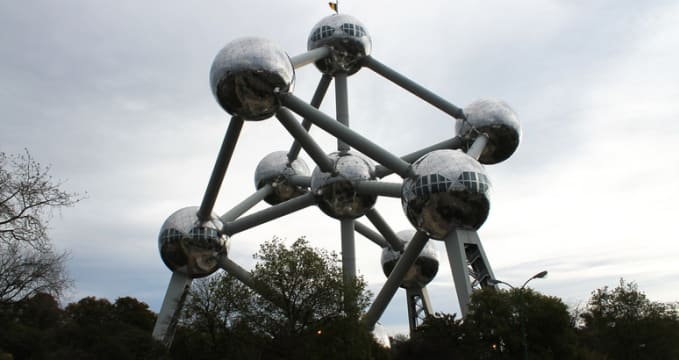 Atomium v Bruselu - https://www.flickr.com/photos/elpadawan/8202643946/