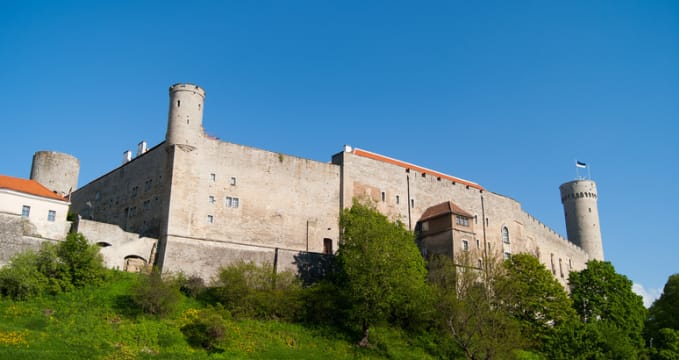 Hrad Toompea - https://www.flickr.com/photos/guillaumespeurt/8973566096/