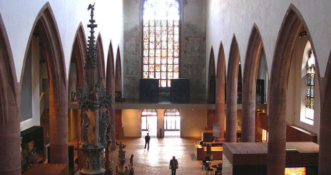 Historické muzeum - http://commons.wikimedia.org/wiki/File:Basel_Barf%C3%BCsserkirche_Inneres_11-05-2008.jpg