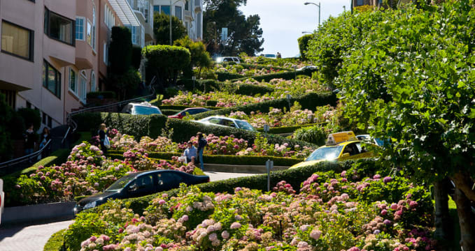 Lombard Street - http://www.flickr.com/photos/seanosh/2783136096/