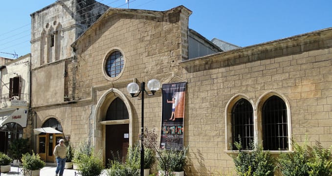 Archeologické muzeum - https://commons.wikimedia.org/wiki/File:Archaeological_Museum_of_Chania.jpg?uselang=cs