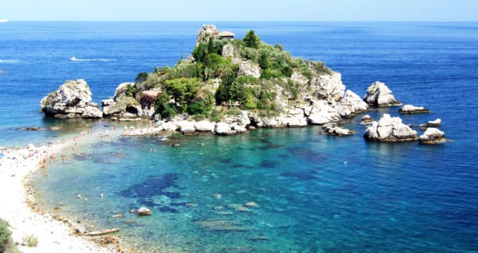 Isola Bella - https://www.flickr.com/photos/gnuckx/3811740720/