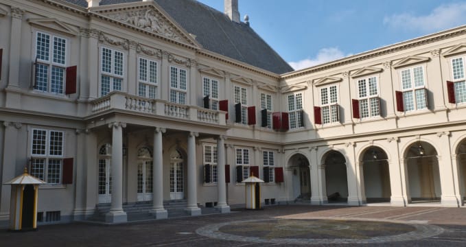 Noordeinde Palace - https://www.flickr.com/photos/delphinidaesy/21630608403/in/photolist-yXqwhc-rH1NBR-69igDj-Ku94v9-BWy17F-rZkLWf-5GBckF-mTZJtR-mTZmTg-6Q6HAb-6Q2Awv-5GFxUE-mTZmLT-mTYNCM-69igL1-sno6cu-byNALs-5GBeqc-N4TMq6-th4CQS-NuuCgu-M2gPvY-9HxnDg-egxY8Q-egsf3V-egseeD-egxZ1S-egy1nb-egy1G1-egsfs6-egsfBp-egsenP-egy1by-egxXTQ-egsfdZ-egxZdW-egsg5x-cYtnK3-cYtjV1-cYto31-cYtmky-cYtmGh-cYtok1-cYtp3y-cYtkbU-cYtn3j-cYtkCA-cYtkZC-cYtnn9-cYtoG1