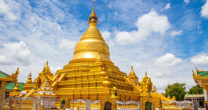 Kuthodaw pagoda v Mandalaj - 