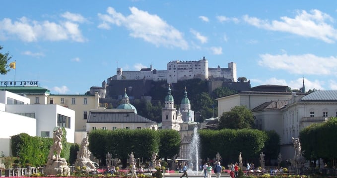 Mirabell - https://commons.wikimedia.org/wiki/File:Salzburgo._04-09-06...JPG?uselang=cs