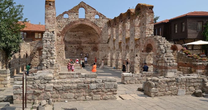 Kostel svaté Sofie - https://en.wikipedia.org/wiki/Hagia_Sophia_Church,_Nesebar#/media/File:Church_of_Saint_Sophia_in_Nesebar_(by_Pudelek).JPG