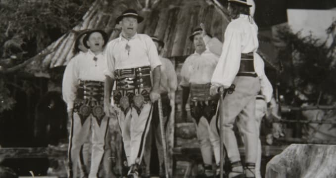 ilustrační foto, festival Zakopané - https://commons.wikimedia.org/wiki/File:ZESP%C3%93%C5%81_%22MA%C5%9ANIAKI%22_-_%22BAC%C3%93WKA%22_-_MFFZG_Zakopane_-_1974r...jpg