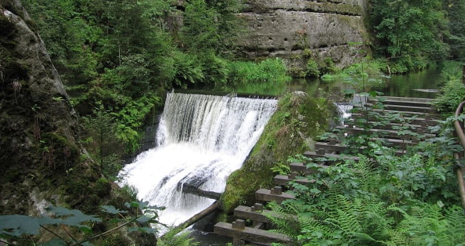 Pod Divokou soutěskou - https://commons.wikimedia.org/wiki/File:Kamenice_-_Wild_Canyon_-_Weir.jpg