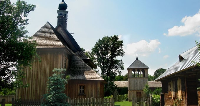 Muzeum venkova - https://commons.wikimedia.org/wiki/File:Muzeum_Wsi_Lubelskiej_(Skansen)_-_11.jpg?uselang=cs