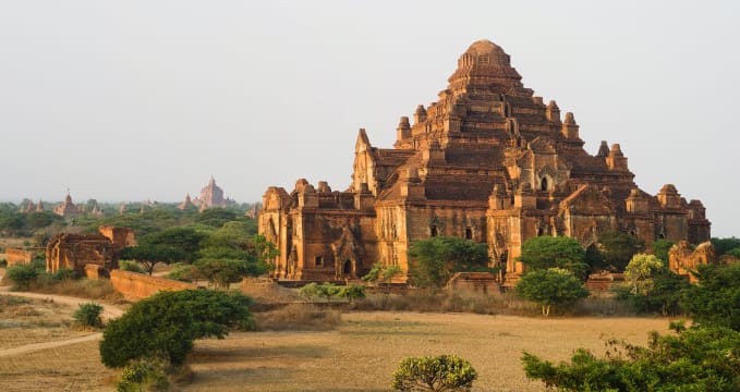 Chrám Dhammayangyi v Baganu - https://en.wikipedia.org/wiki/File:Dhammayangyi_Temple_at_Bagan,Myanmar.jpg