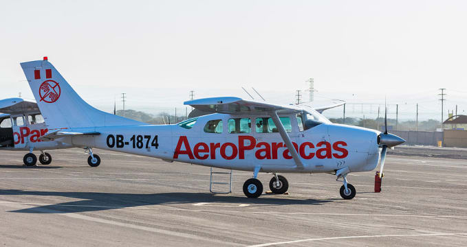 Přelety nad Náhorní plošinou Nazca - https://commons.wikimedia.org/wiki/File:Cessna_205,_Aeródromo_de_Nazca,_Perú,_2015-07-29,_DD_37.jpg