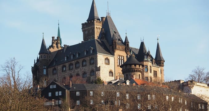 Zámek Wernigerode - https://de.wikipedia.org/wiki/Schloss_Wernigerode#/media/File:Wernigerode_Schloss_2015.jpg