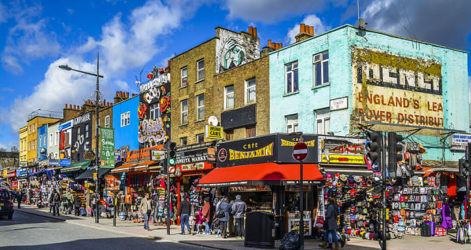 Camden High Street - https://commons.wikimedia.org/wiki/File:Camden_Town_Streetcorner_--_2015_--_London,_UK.jpg