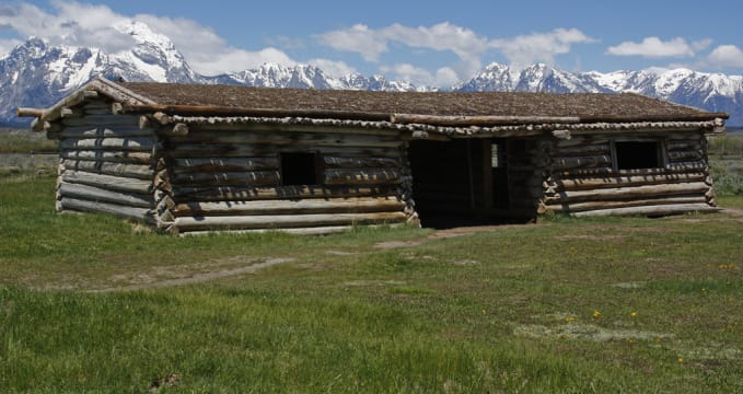 Cunningham Cabin - https://www.flickr.com/photos/garylizwindust/4765271695/