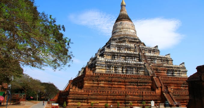 Shwesandaw Pagoda v Baganu - https://www.flickr.com/photos/jalopes/32653716067/