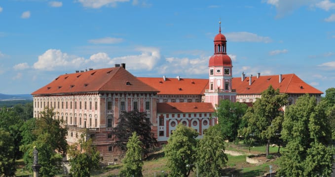 Zámek Roudnice nad Labem - https://cs.wikipedia.org/wiki/Roudnice_nad_Labem_(z%C3%A1mek)#/media/File:Roudnice_nad_Labem_-z%C3%A1mek.jpg