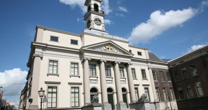 Stadhuis - https://www.flickr.com/photos/bertknot/8370650412/in/photolist-dKFLJQ-dKFEwQ-dKFCfs-dKAa7B-dL7YX3-dKAhmX-dKFGqq-6W4hfE-dKAdGi-dKA8SP-dKAd74-ci8Gzs-dL2Dni-dL2xDe-dPrgCy-dxhjEB-e8WUBE-8tuo7s-g5EymY-dvt89e-dPraTm-dL2cc2-e8Reyp-dL2xFZ-dL7Jo9-dL7Lwd-dL88TG-dPkmh2-dxheHi-dxnDZo-e8WWCJ-dL2kbR-dPrc4q-e8RdK2-dL7GgQ-dL7D2m-dxnJ19-dPktni-dPqY6J-e8RkXa-dxnGhq-dPkzgV-e8WZt7-dL2qfT-dL7RZ7-9TLyNj-dPkqg2-dL88cs-dL7HKY-dL86Uu