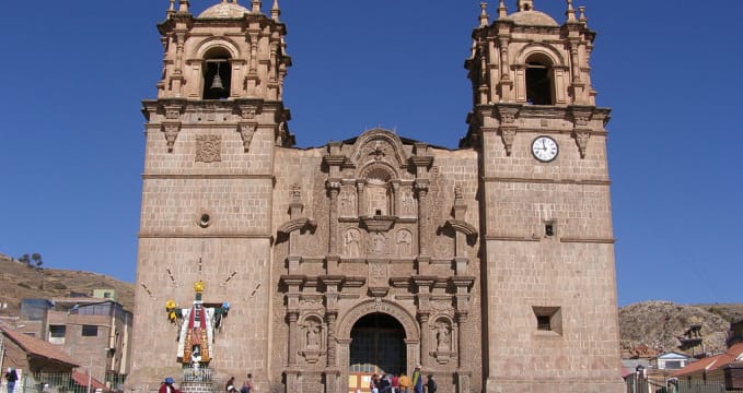 Catedral de Puno - https://commons.wikimedia.org/wiki/File:P8100195_kerk_Puno_Peru.JPG