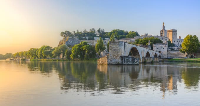 Most Saint-Bénézet - https://en.wikipedia.org/wiki/Pont_Saint-B%C3%A9n%C3%A9zet#/media/File:Saint-benezet_in_southeastern_France.jpg