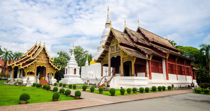 Wat Phra Singh - https://commons.wikimedia.org/wiki/File:Ordination_hall_of_Wat_Phra_Singh_,_Chiangmai_,_Thailand.jpg