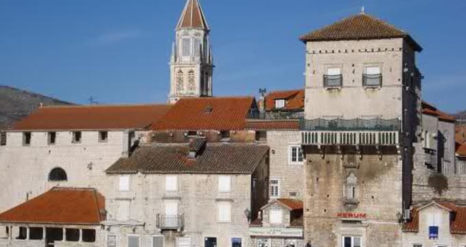 Klášter sv. Mikuláše - http://www.trogir.hr/GradTrogir/356-gradonacelnikbenediktinke