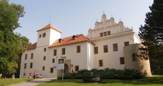 Zámek Blansko - https://commons.wikimedia.org/wiki/File:Blansko_Chateau1.JPG