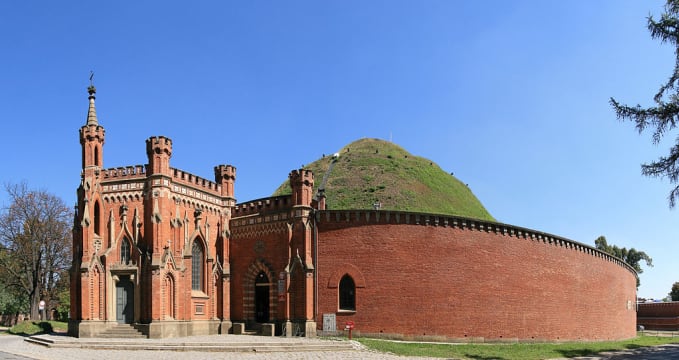 Pahorek Kościuszko - https://commons.wikimedia.org/wiki/File:Krakow_KosciuszkoMound_H43.jpg