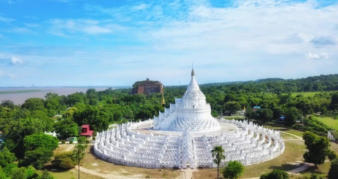 Hsinbyume Pagoda (Myatheindan Pagoda) - https://commons.wikimedia.org/wiki/File:Mya_Thein_Tan_Pagoda,_Min_Kun.jpg