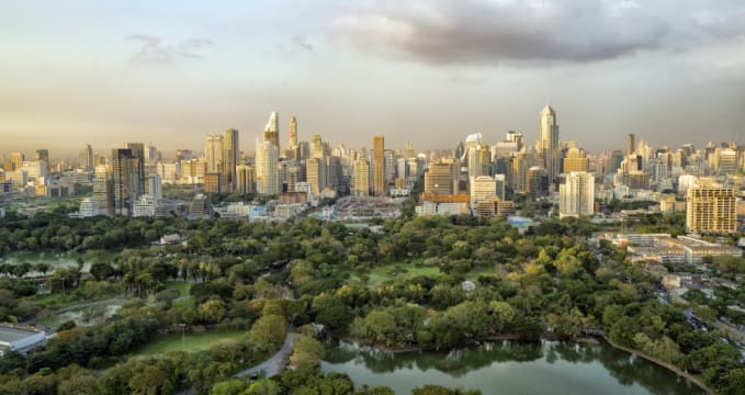 Výhled na Lumphini park v Bangkoku - https://www.flickr.com/photos/massimo_riserbo/42726964020/