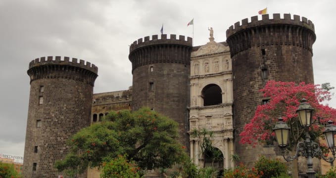 Castello Nuovo - https://www.flickr.com/photos/kishjar/8321233329/in/photolist-dFjuLa-ApGqs-bEYjHT-anHgh6-8SQHF6-6Khyb-anHeGx-de7Uz-anL9Em-bEYo6c-anKWFy-kxdDp-anHoe2-anHbiz-fVcL7-9y2UGj-9wSoEE-8fuayZ-8dYsR-uo9h5-91oPrJ-9xZ9aK-ApxJu-9xZ1Dv-9y37Yo-kZhja-so4hWa-dEFwx8-9xZ4AH-foaH3L-kxXDHn-9xZayV-9y38qj-rYDMnT-9xZ68e-ettsT1-4mJ7AS-etu8vf-5MfinM-SmXsv-de7T1-6EMumQ-atJ3mB-4mHXKS-5MjwTC-aYFNZF-2Nk4rS-oME47M-a1Eyn3-nwdV9e/