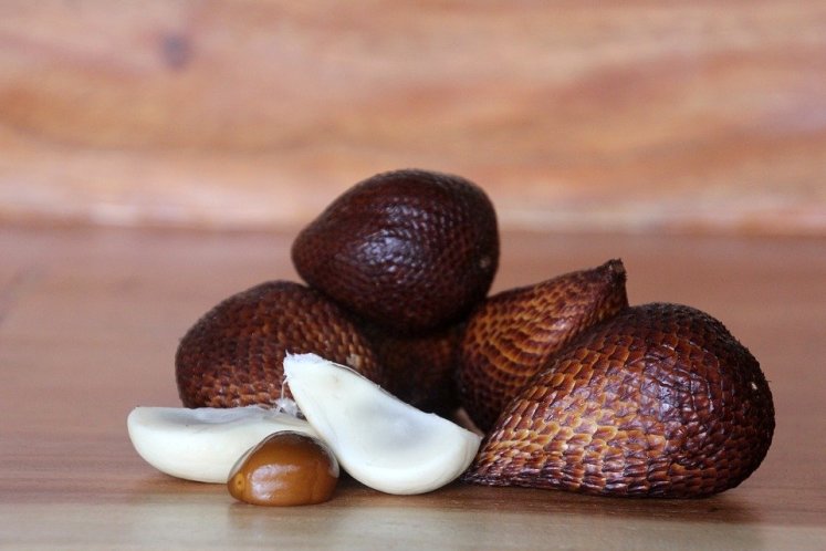 Snake fruit s dužinou a peckou