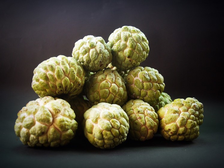 Sugar apple neboli sweetsop či custard apple se svou typickou hrbolovitou textůrou