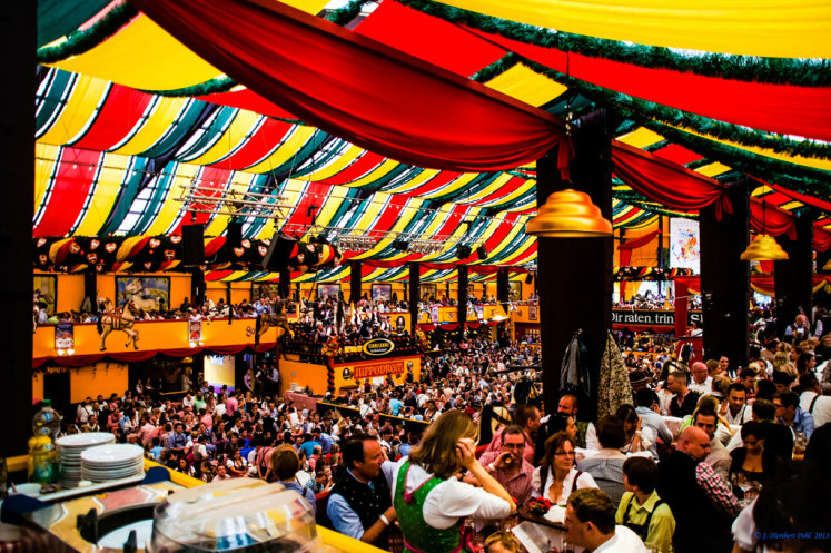 Stan Hippodrom na Oktoberfestu 30 minut po otevření