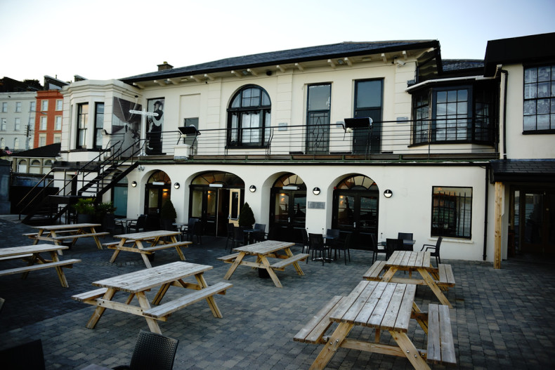 Titanic Bar & Grill