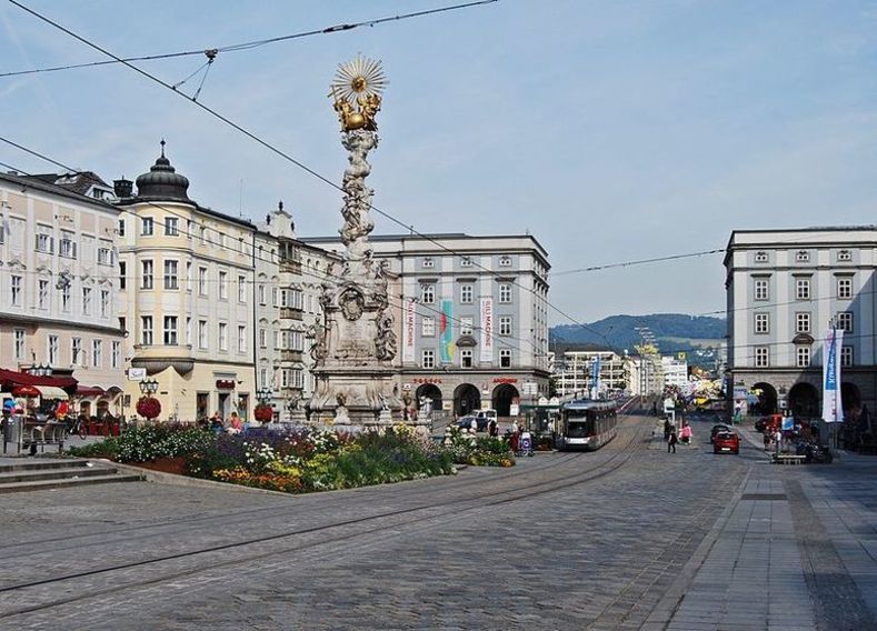 Sloup sv. Trojice na hlavním náměstí v Linz