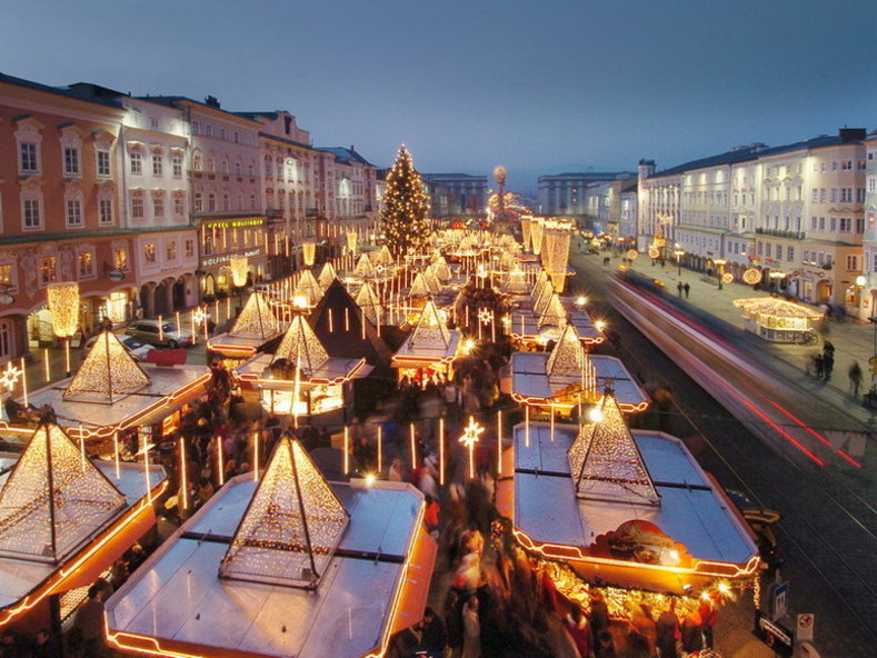 Vánoční trhy na náměstí v Linz