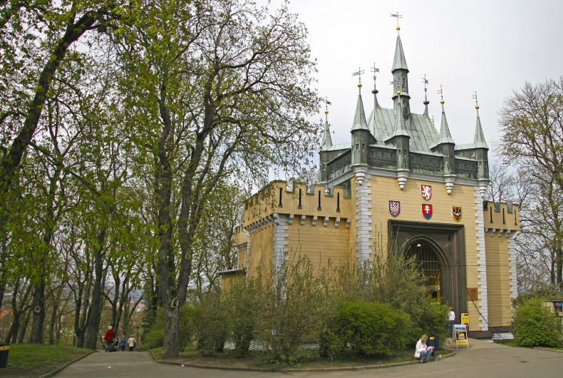Budova zrcadlového bludiště