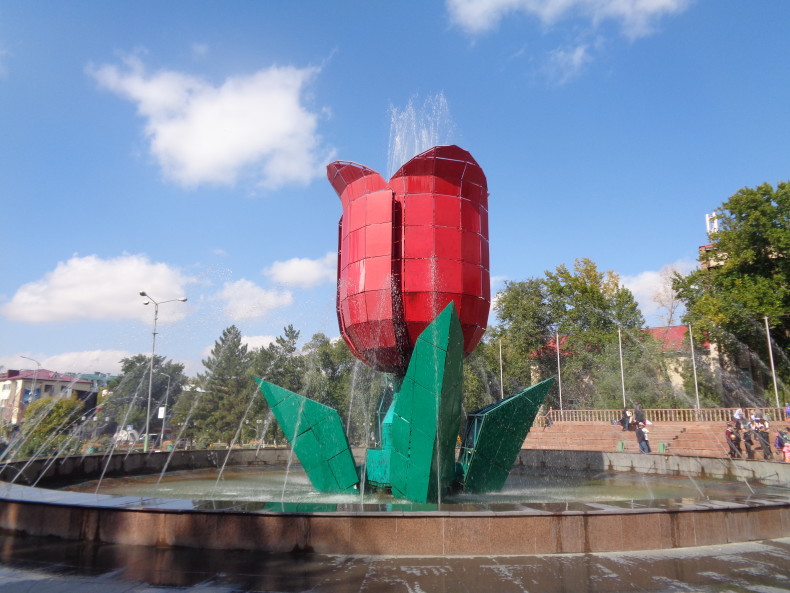 Tulipánová fontána, Šymkent, KAZ