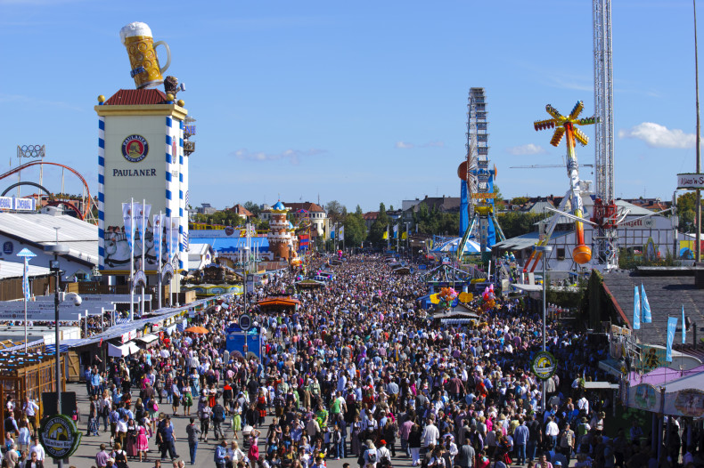 Pivní sudy na Oktoberfestu