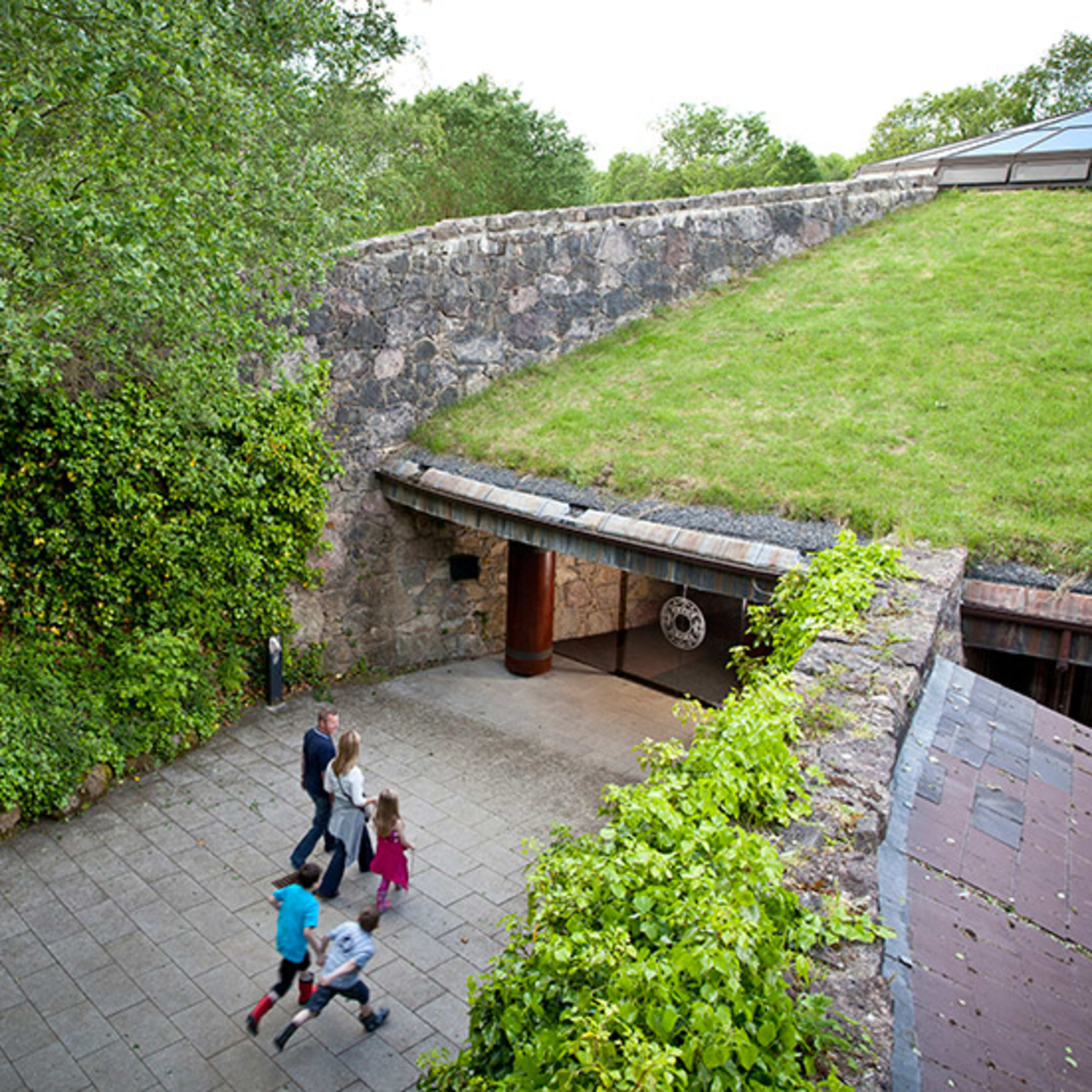 Navan Centre & Fort